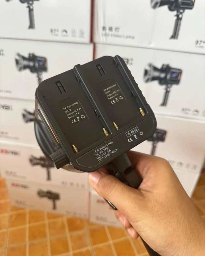 professional-handheld-led-video-light-80w-adjustable