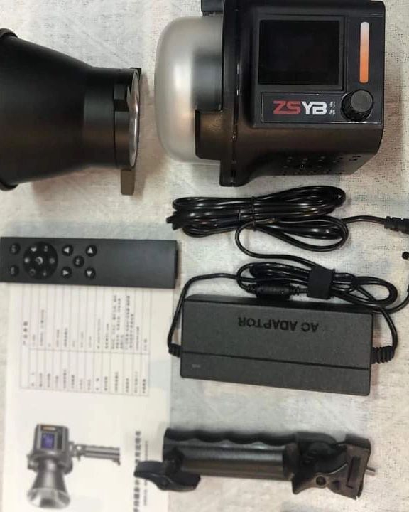 professional-handheld-led-video-light-80w-adjustable